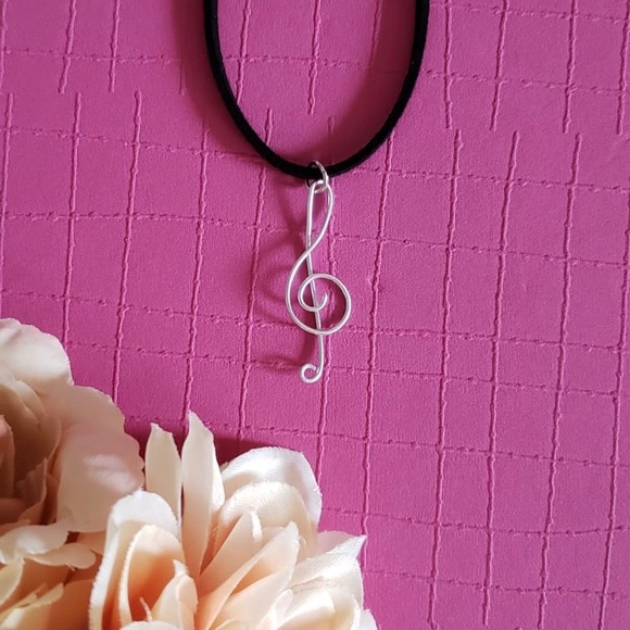 Jewelry - Music note necklace
